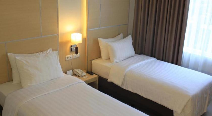 Horison Hotel Sukabumi Exterior foto