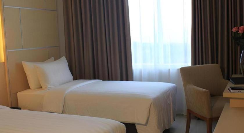 Horison Hotel Sukabumi Exterior foto