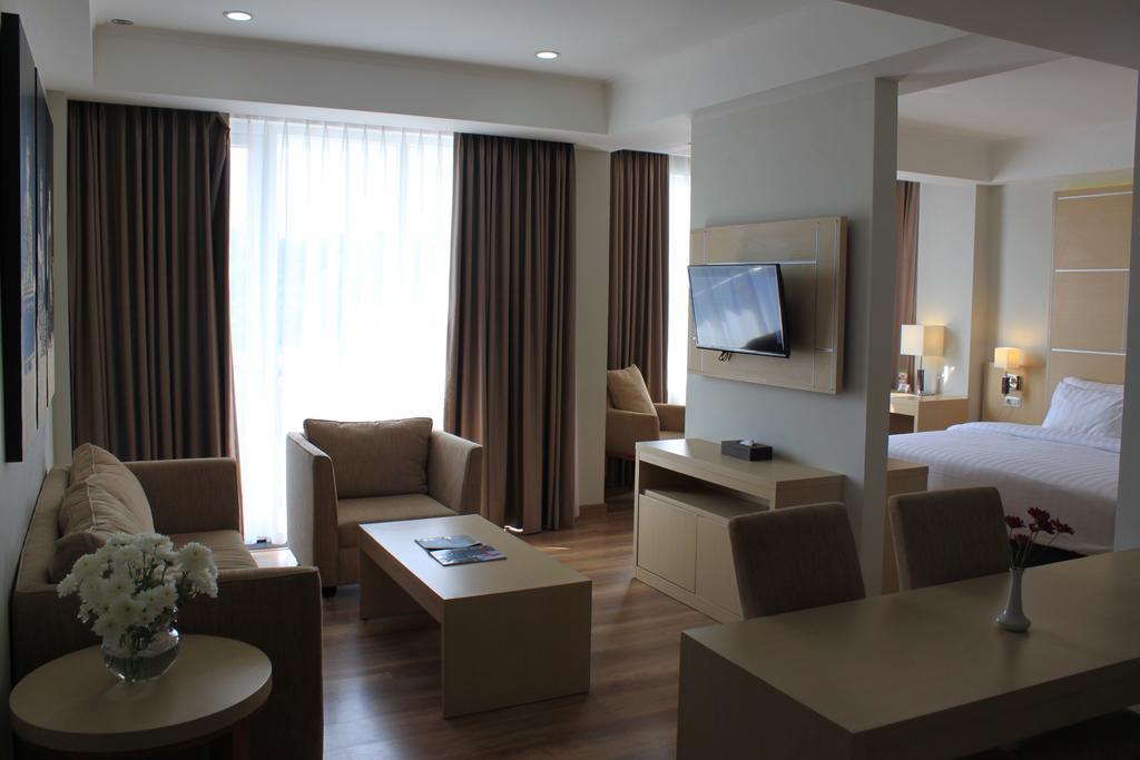 Horison Hotel Sukabumi Exterior foto